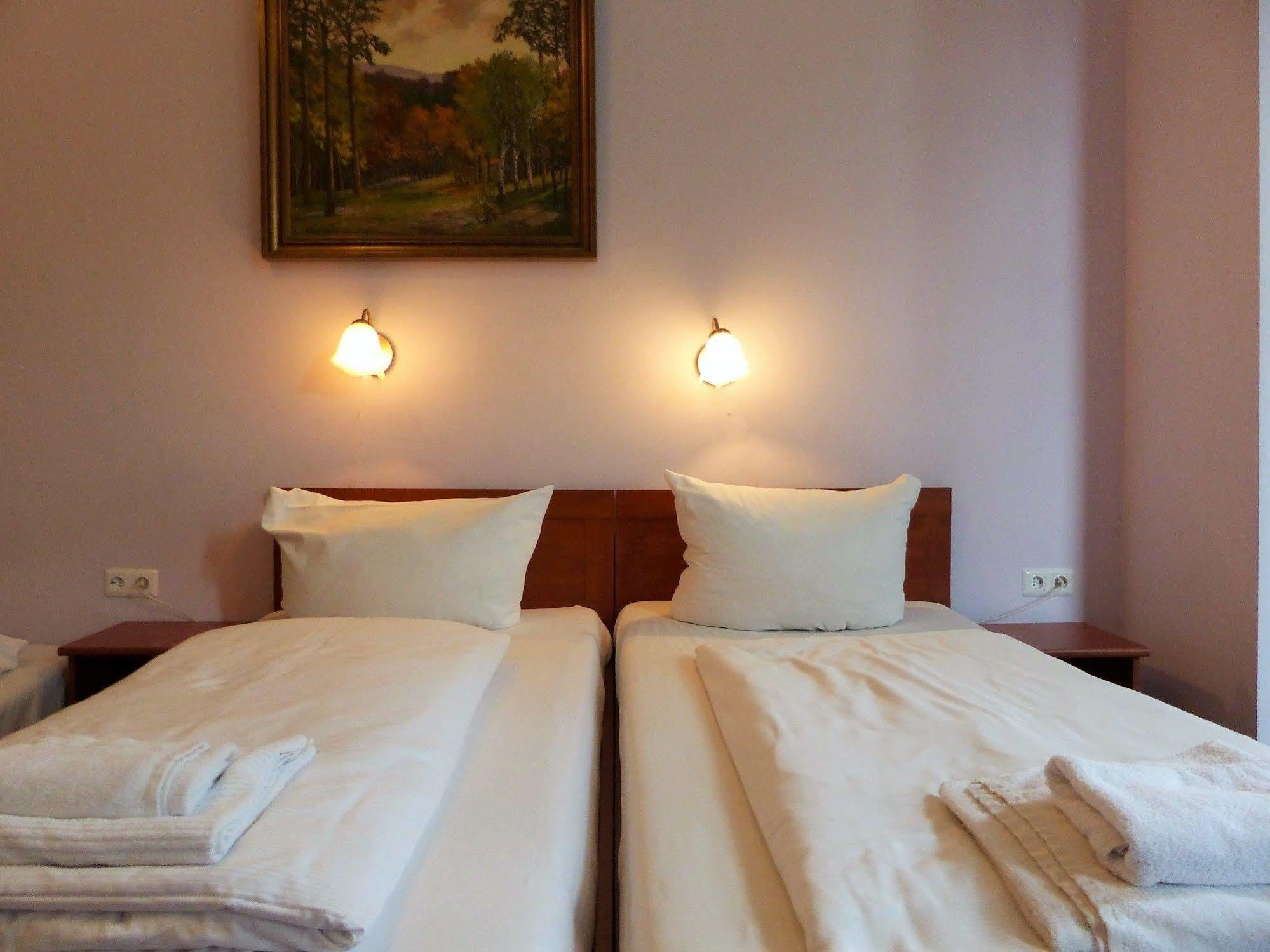 Hotel Eden Am Zoo Берлин Экстерьер фото